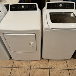 FRIGIDAIRE WHITE ELECTRIC WASHER AND DRYER SET.  