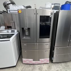 27.7 Cu Ft SAMSUNG FAMILY HUB REFRIGERATOR