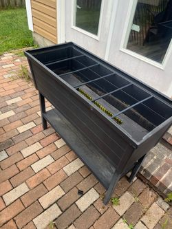 2 Keter Urban Bloomer Elevated Raised Garden Bed