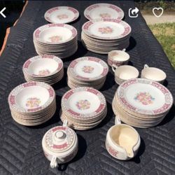 Vintage 1930's Homer Laughlin Brittany USA Dinnerware Large Set