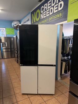 Samsung 36” W Bespoke 29 Cu. Ft. Flex Door Refrigerator with Beverage Center and Auto Open Door