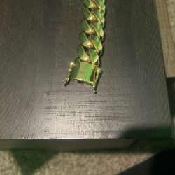 18K Gold 22mm Cuban Link Bracelet – Heavy & Stylish