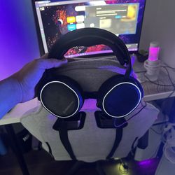 Pc , Headset, Mouse, Keyboard, Monitors 