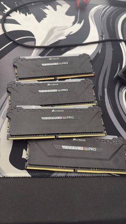 Corsair Vengeance RGB Pro RAM (4 Sticks,32 Gb)