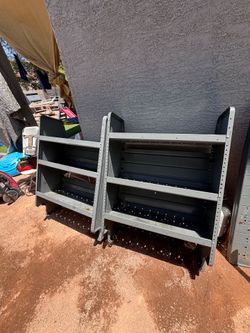 Adrián steel shelves cargo van