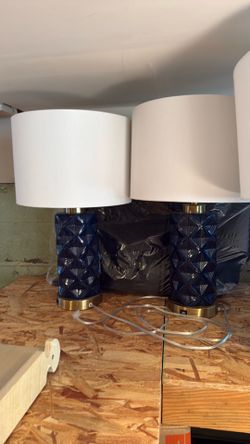 2 lamps