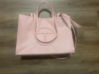 LARGE Bubblegum Pink Telfar Bag for Sale in Chicago, IL - OfferUp