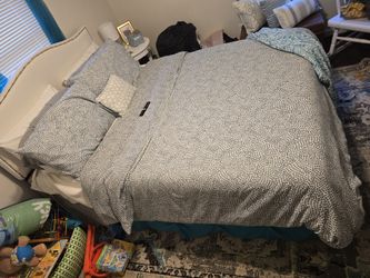 Queen Bed all set