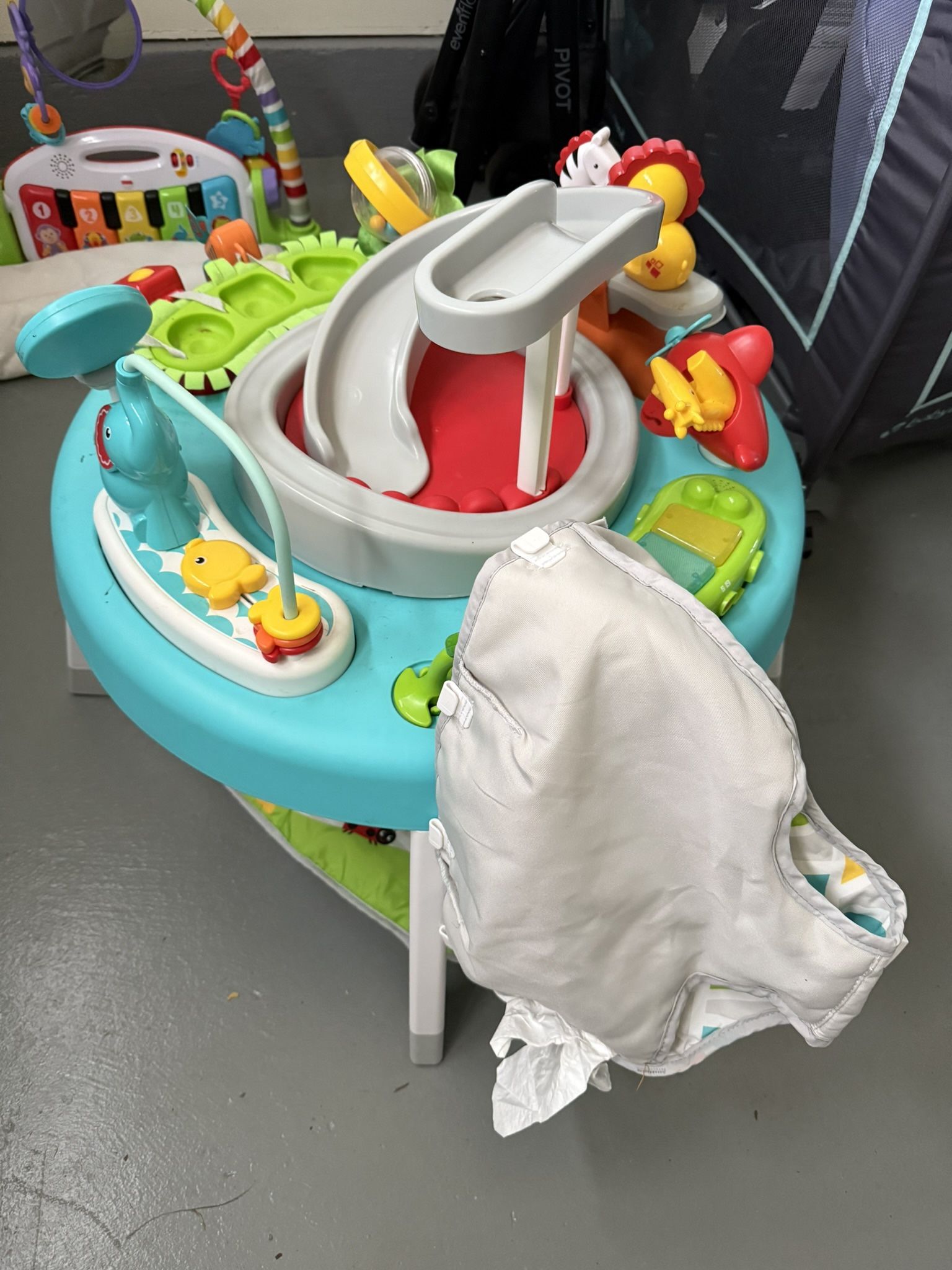 Fisher-Price Baby to Toddler Toy 3-in-1 Sit-to-Stand Activity Center with Music Lights and Spiral Ramp, Jazzy Jungle