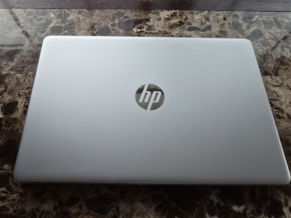 LIKE NEW HP 15.6” Laptop - i5, 8GB RAM, 256GB SSD - Fast & Reliable!