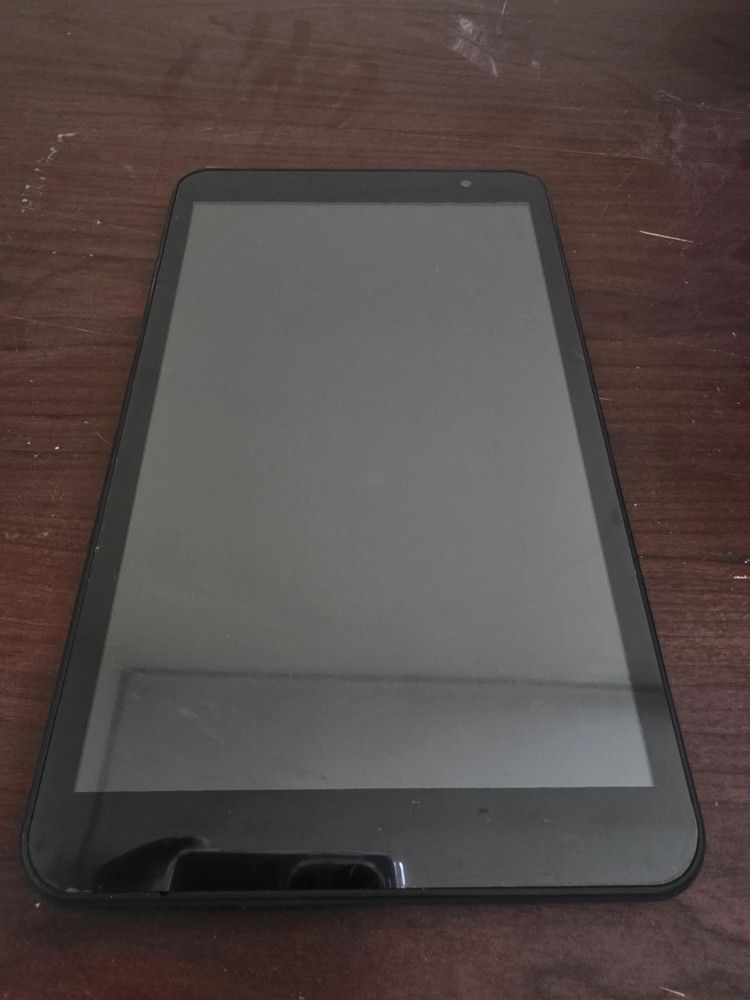HYUNDAI 8" ANDRIOD TABLET - GREAT CONDITION