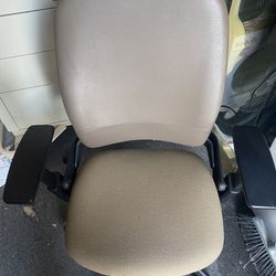 Steelcase Leap V2 Chair Leather Back With Fabric Seat In Excellent Condition 
