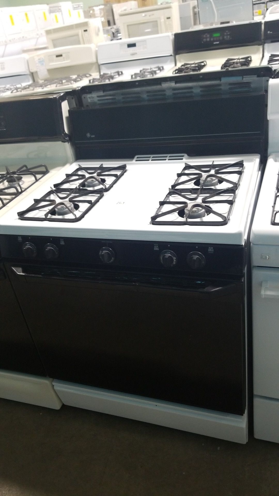 Ge natural gas Stove 30inches