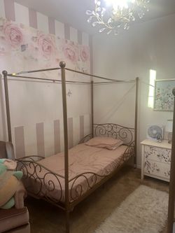 Twin bed /single bed