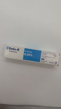 Retin-A tretinoin cream 0.05%. White box with blue panel. Lightweight topical acne/skin treatment. Clear branding on packaging.