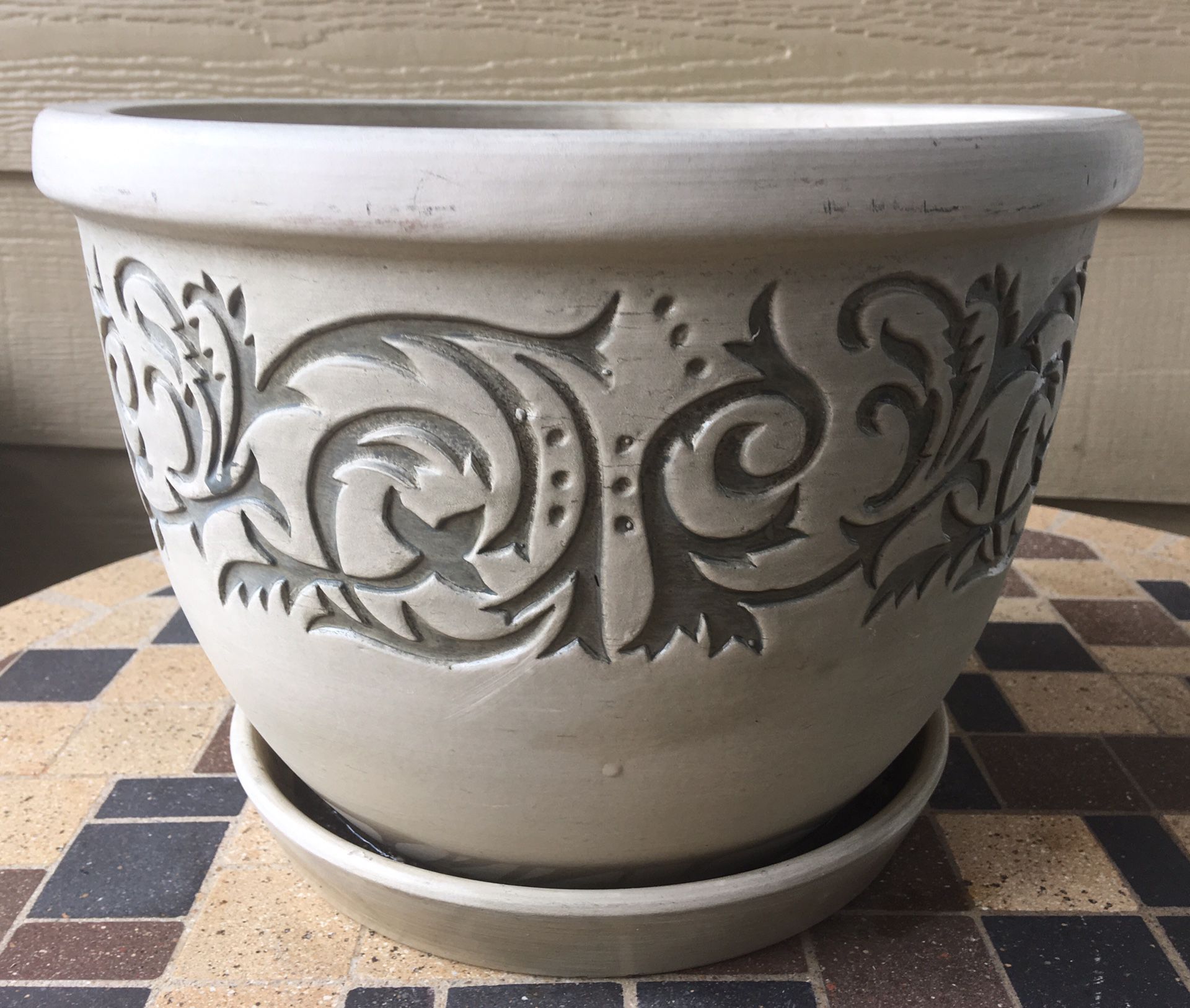 Light grey decorated ceramic plant pot
