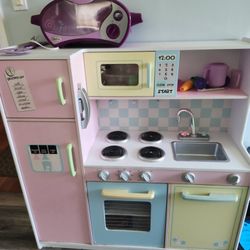 Toy Kitchen 
