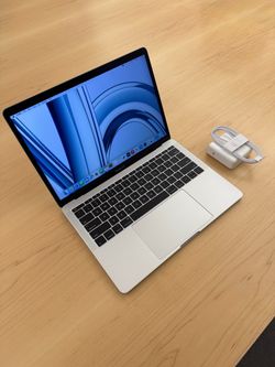 2017 MacBook Pro 13” , i7, 16gb Ram, 512gb SSD