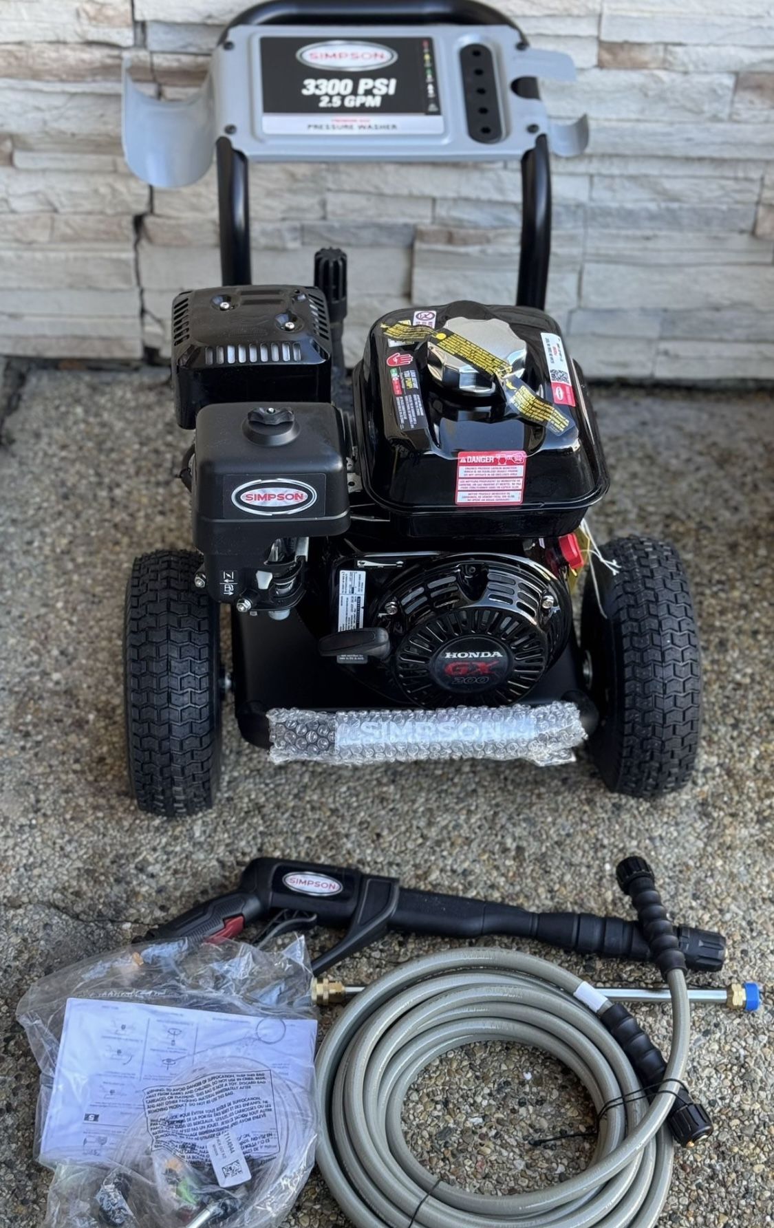 SIMPSON Cleaning PowerShot 3300 PSI Gas Pressure Washer, 2.5 GPM, Honda GX200 Engine, Includes Spray Gun and Extension Wand, 5 QC Nozzle Tips, 5/16-in
