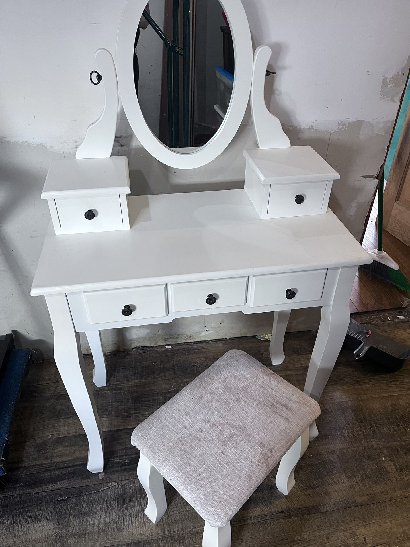 White Kids Vanity W/ Mirror & Stool