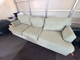 FREE COUCHES