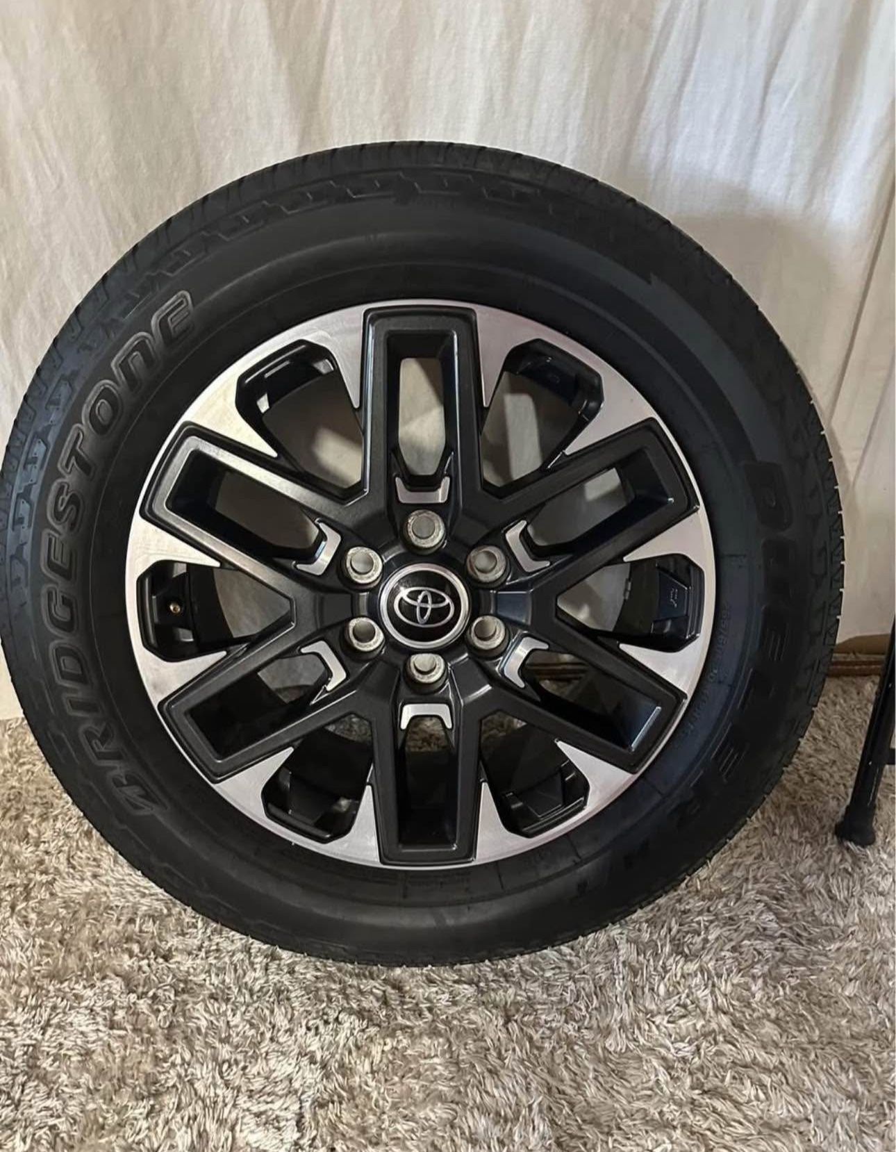 Bridgestone Bridgestone Dueler H/T 685 All Season LT265/60R20 E 121/118R Tire