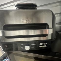 Kitchen Appliances Foodsaver, Sharp Microwave, Ninja Air Fryer/Grill