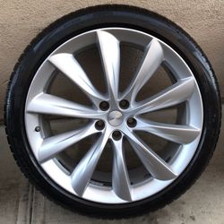 Tesla Model X Turbine 22” Wheels Pirelli tires 
