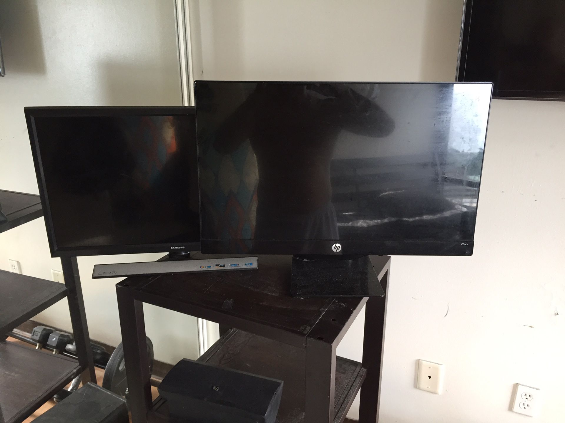 Hp and Sam 24 inc monitors or trad for a sound bar