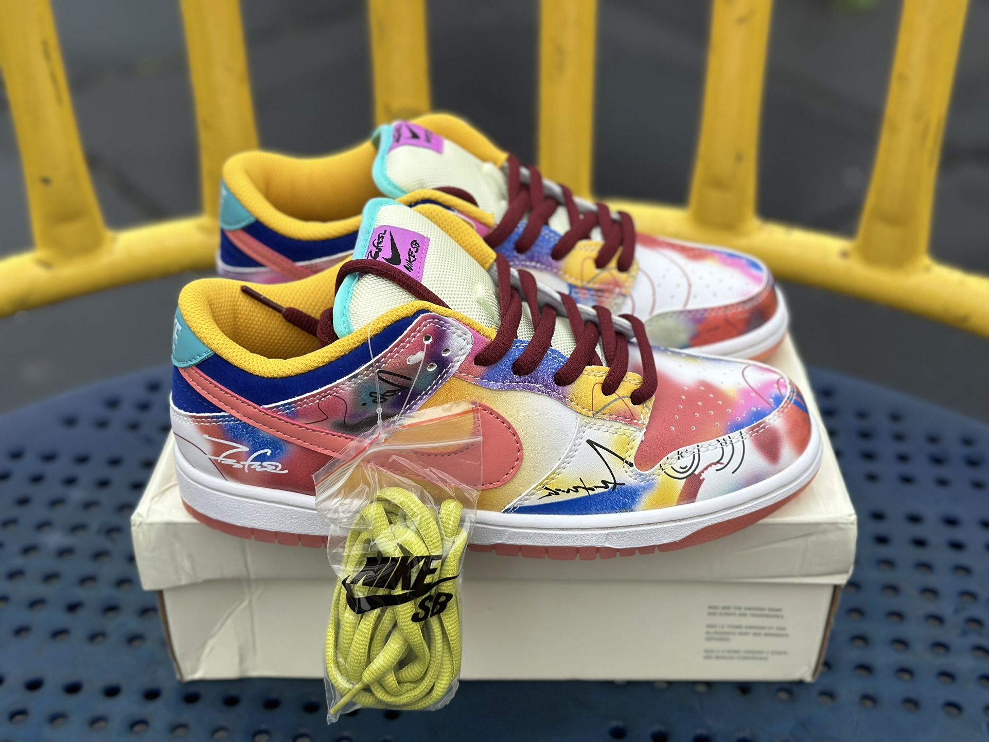 Nike Dunk Low SB "Futura Laboratories - Sunblush