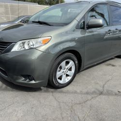 2011 Toyota Sienna Le