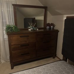 Queen Size Bedroom Set With Storage At Foot