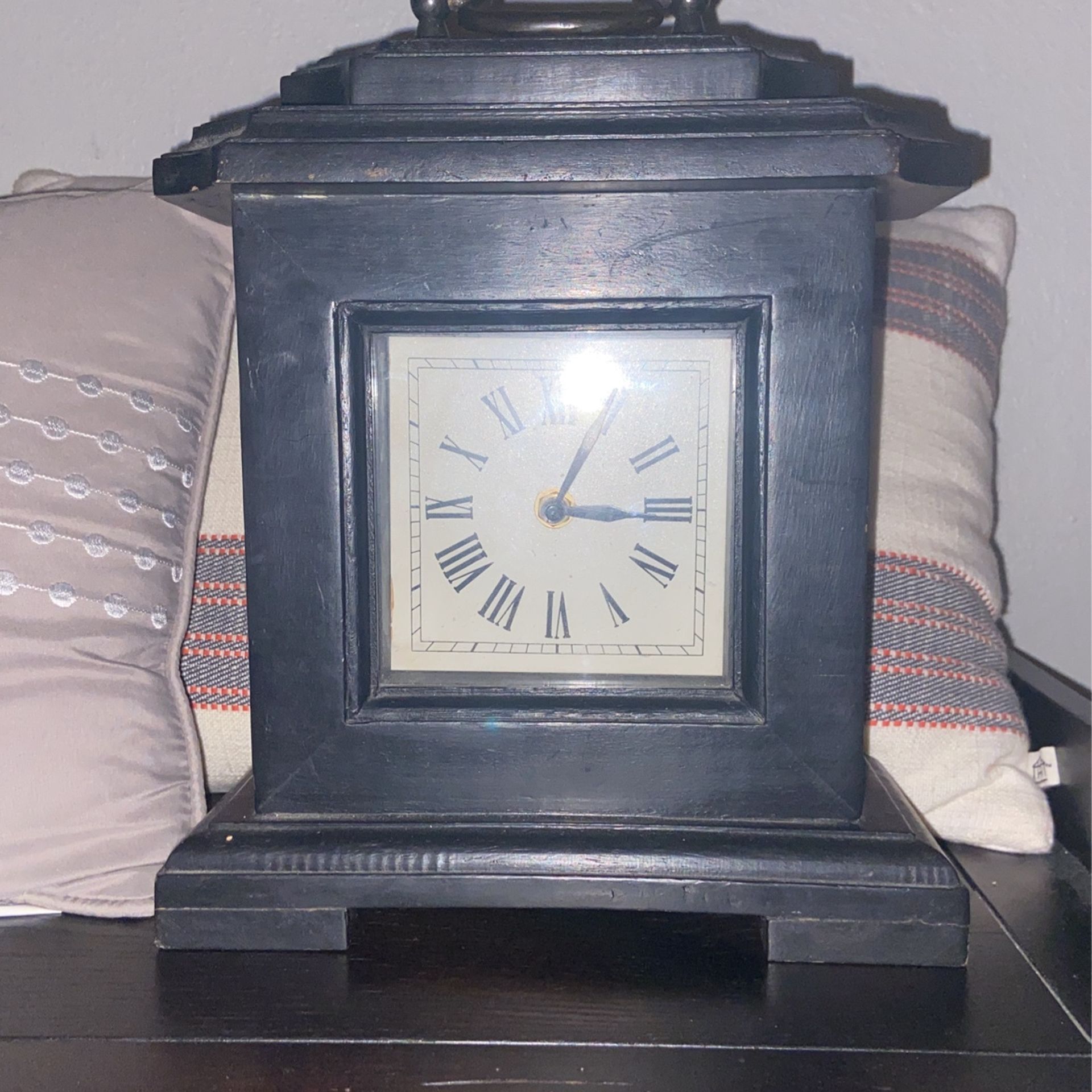 Antique Mantle Clock Battery Operated 