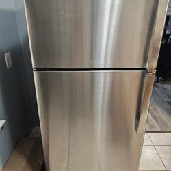 Ge Refrigerator  Stainless Steel 