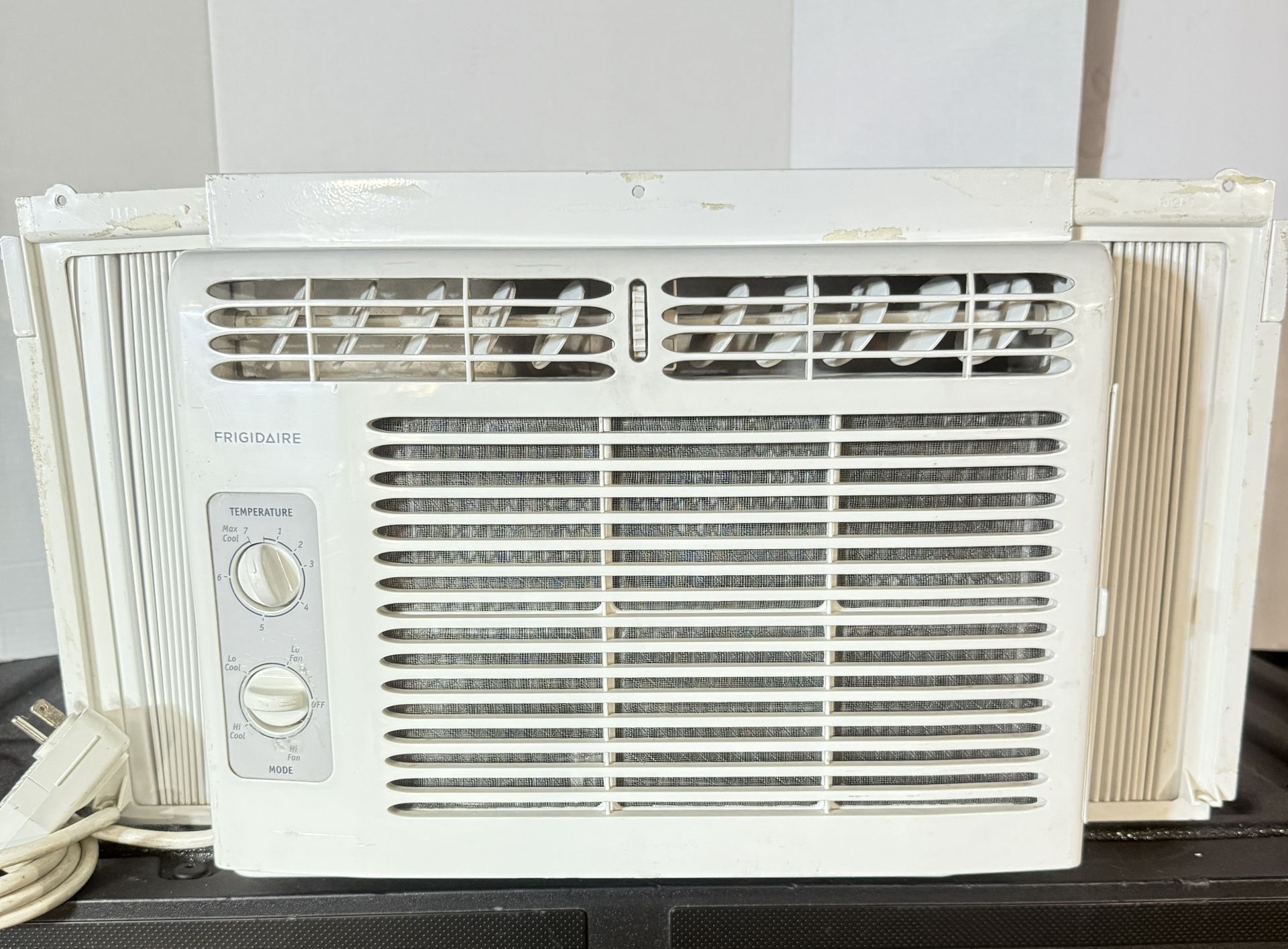 Frigidaire 5,000 BTU Window-Mounted Room Air Conditioner
