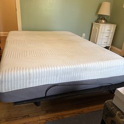 Adjustable Queen bed frame with remote and mattress