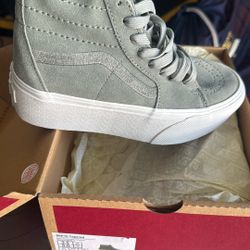 New Women Size 5 Vans