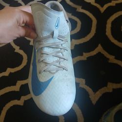Soccer shoes