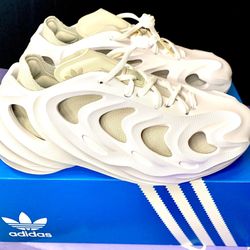 adiFOM-Q ADIDAS 👟 size 9M(🔥BRAND NEW🔥)never Used)