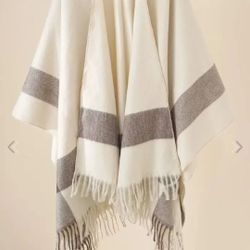 NWT Womens Gingham Batwing Cape, Wrap, Poncho3/3

Striped Fringe  Cape, Wrap, Poncho