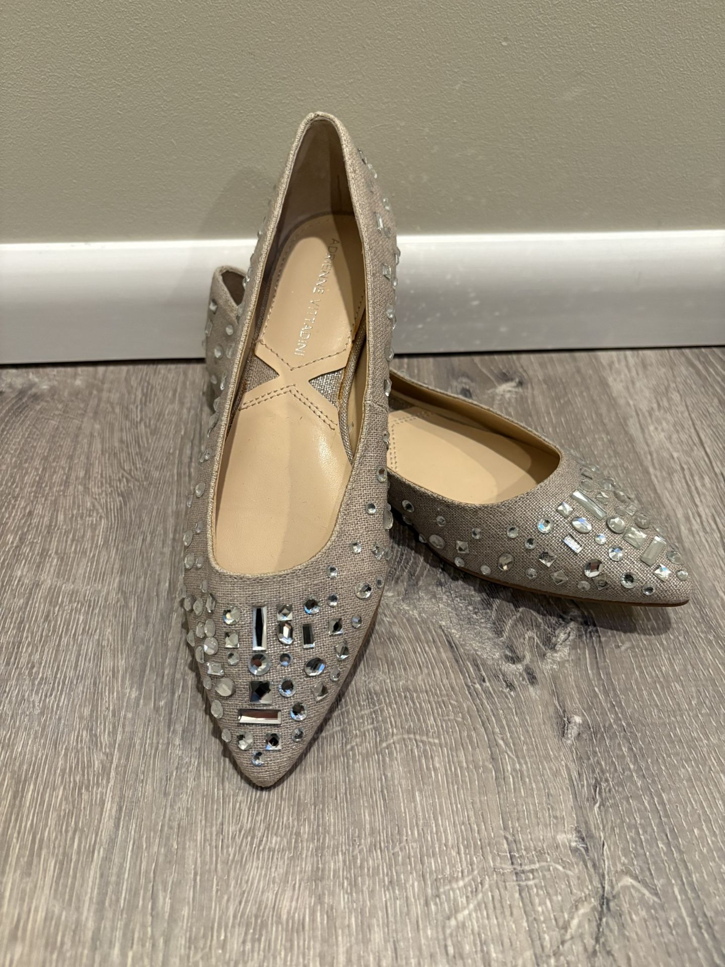 Adrienne Vittadini New Taupe & Silver Rhinestone Studded Pointy Flats SZ 6