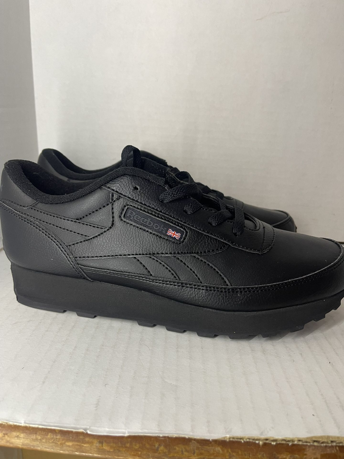 Size 9- Reebok Classics Renaissance