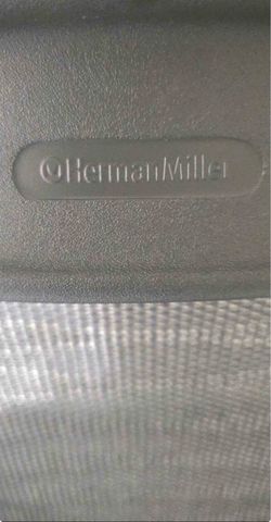 Herman Miller Aeron Size B – Fully Loaded – PostureFit – Excellent Condition – New Casters