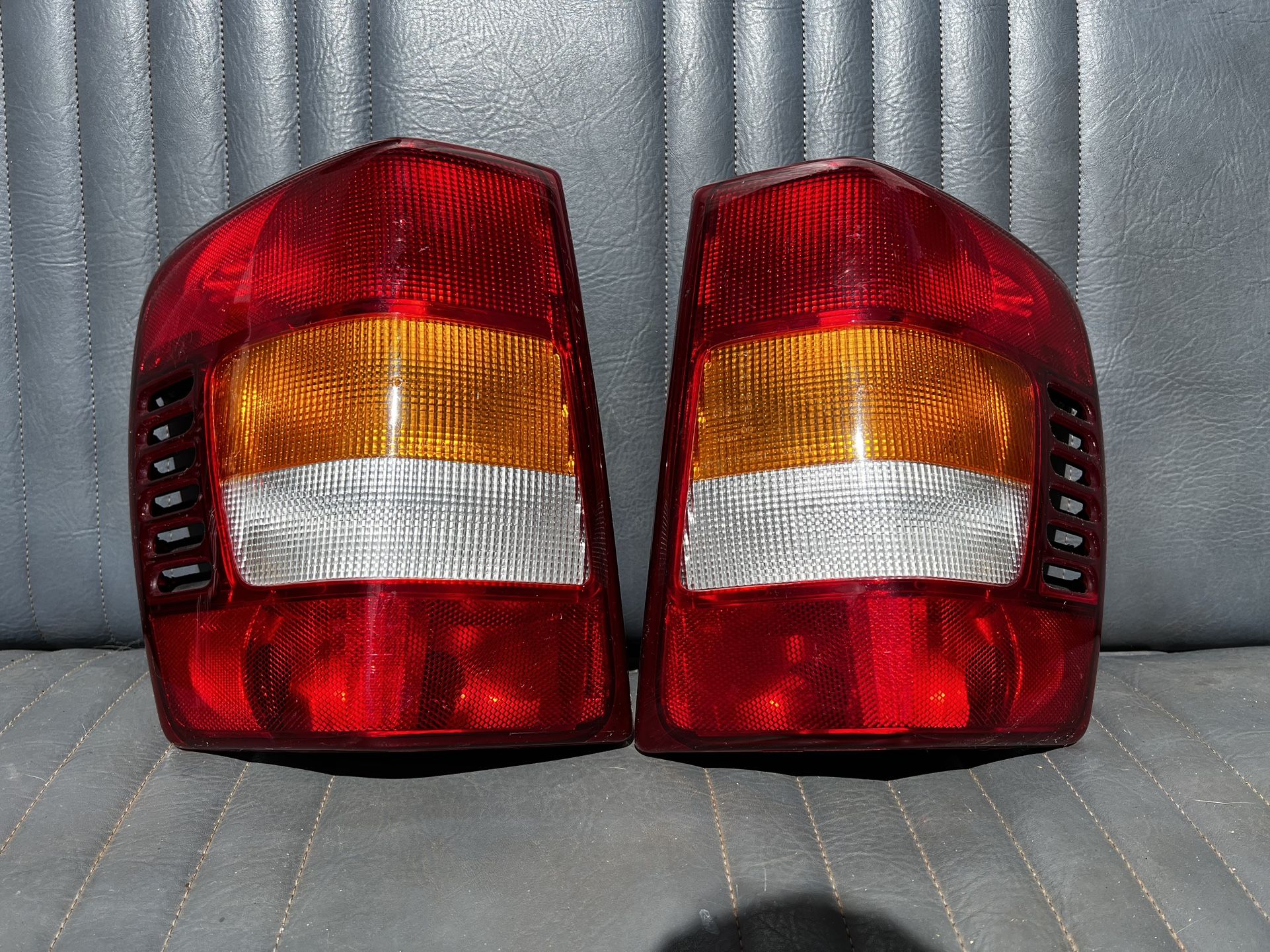 98-04 Jeep Grand Cherokee Oem Headlights (pair)