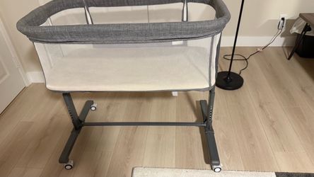 Baby crib with 6 sheets