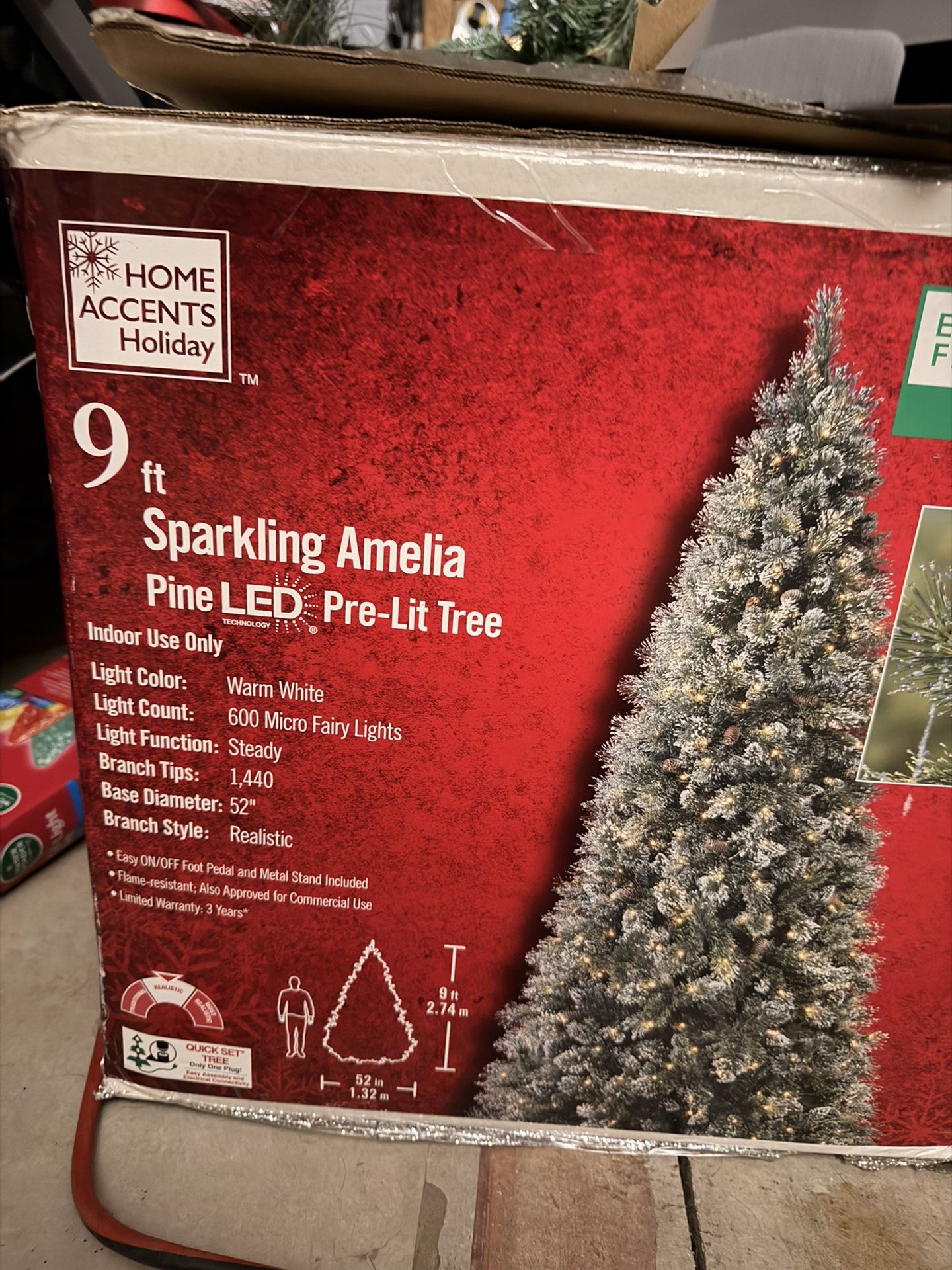 9 Ft Flocked Tree, Skirt And Star