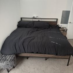 King Size Mattress/Bedframe