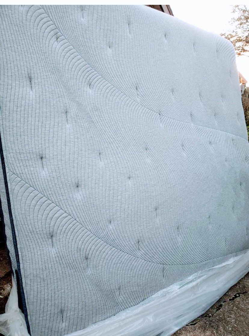 King Hybrid Mattress Come Pickup Or We Deliver