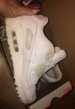 *** NIKE AIRMAX 90 WHITE SZ 6 big boys****