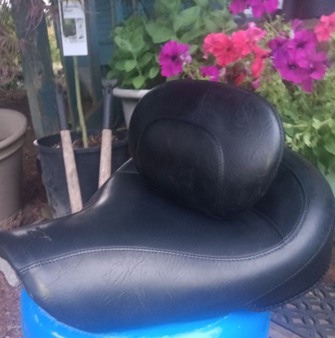 Motorcycle Solo Seat With Backrest